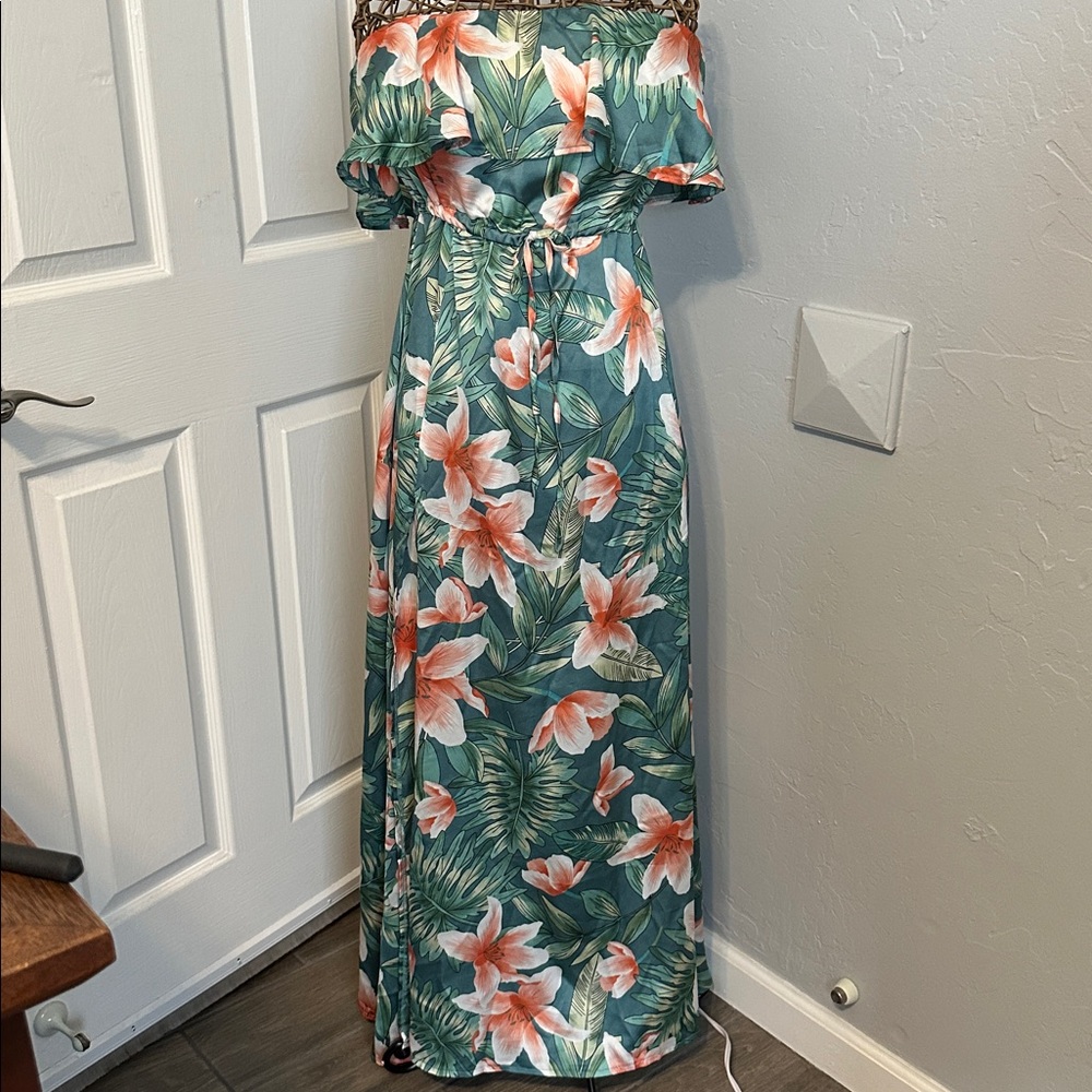 Women’s size small Hawaiian style dress. Green with orange flowers. Sleeveless.